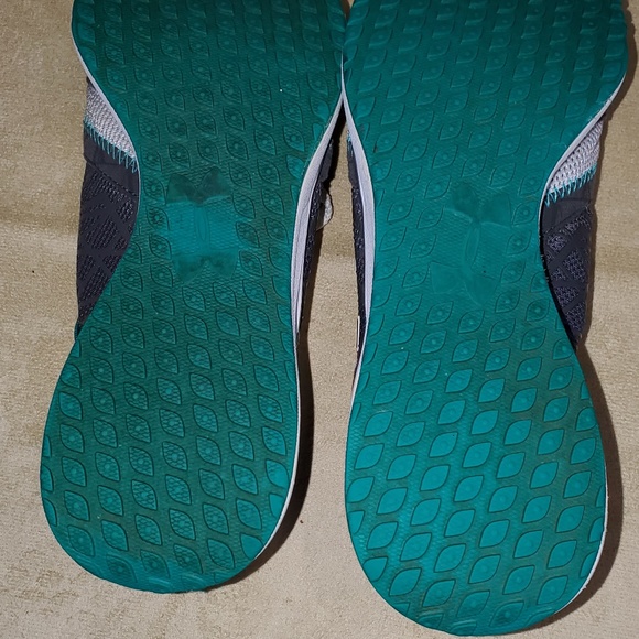 - Women’s Under Armour shoes size 8.5 but fits size 8 better - Picture 5 of 7